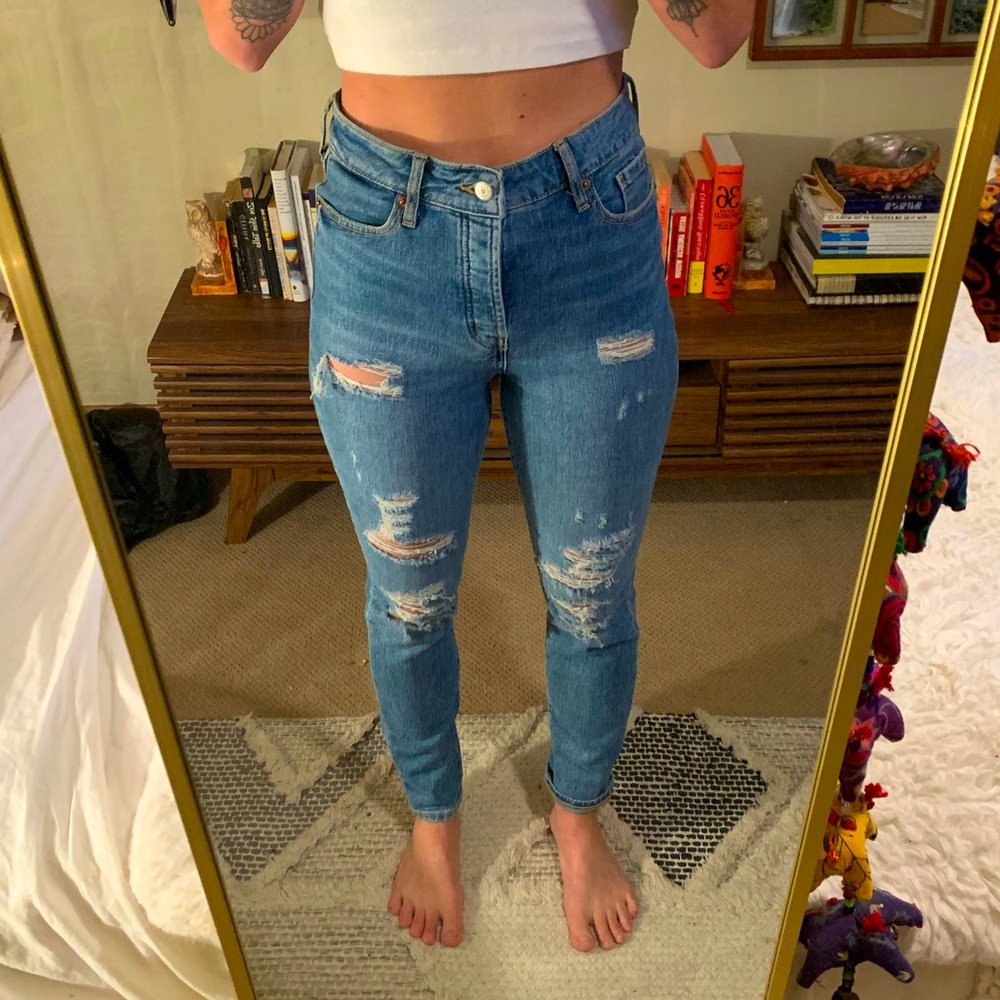 NWOT AE high waisted distressed skinny jeans with button front closure